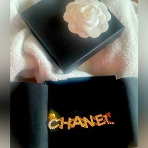 🖤 NWT- Chanel crystal and gold brooch from 20P collection🖤